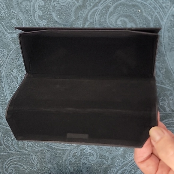 Shaquille O'Neal Black Eyeglass Case (Case Only) - Picture 5 of 11